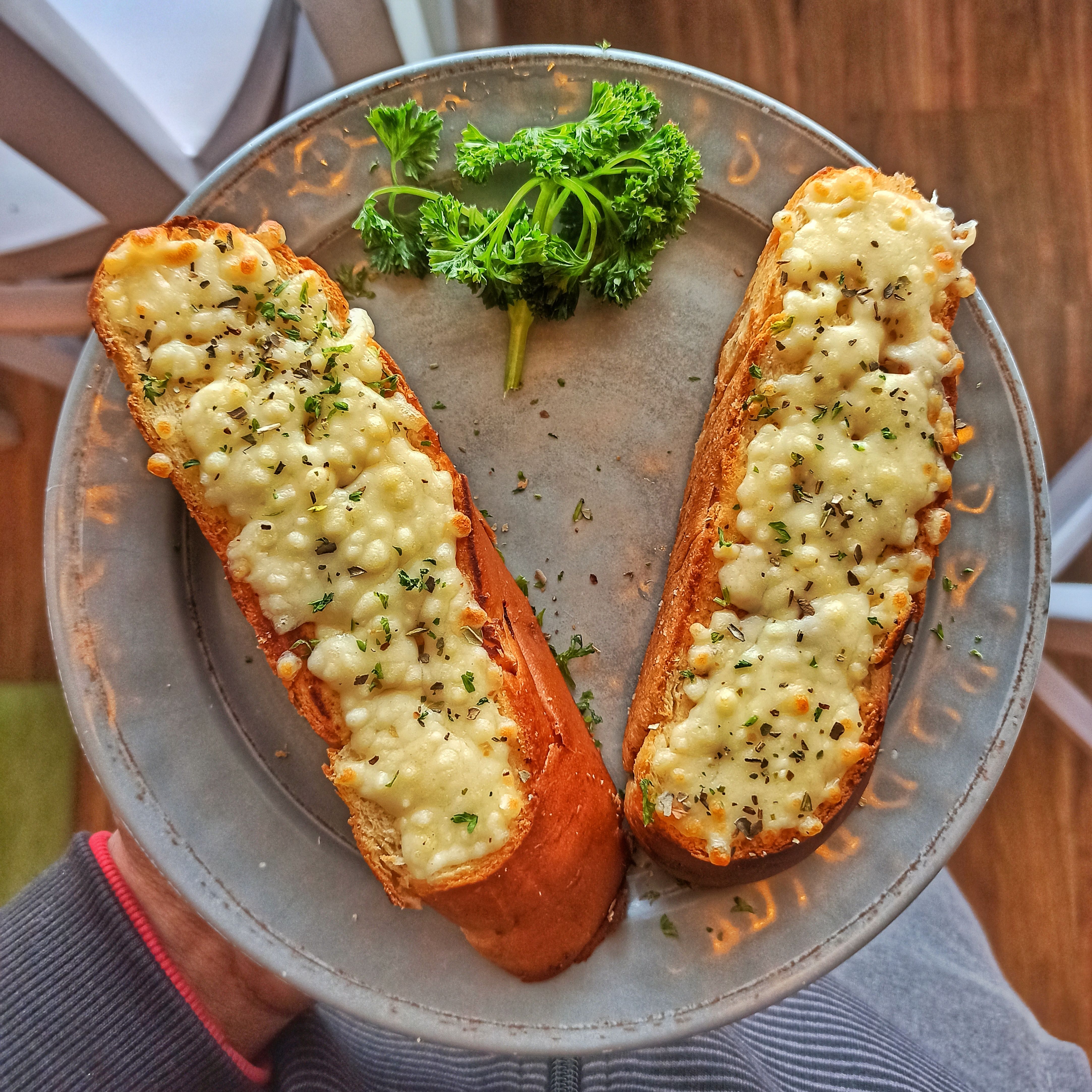 Cheese garlic bread